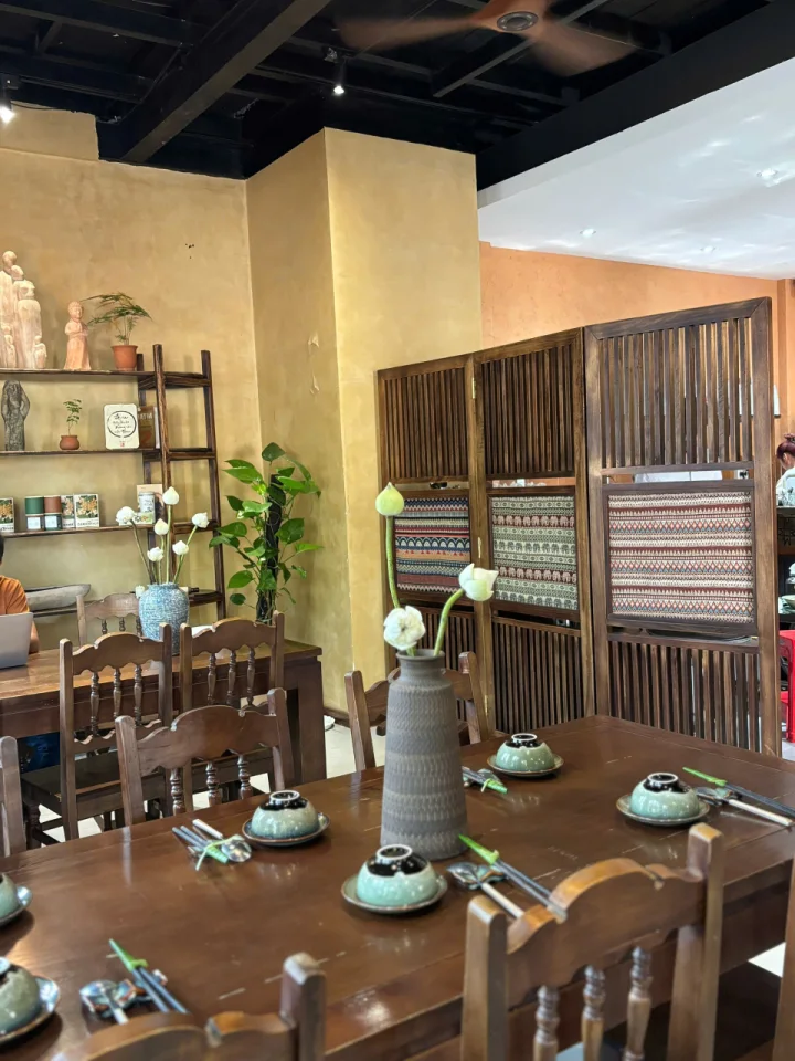 Group table area in a vegetarian restaurant