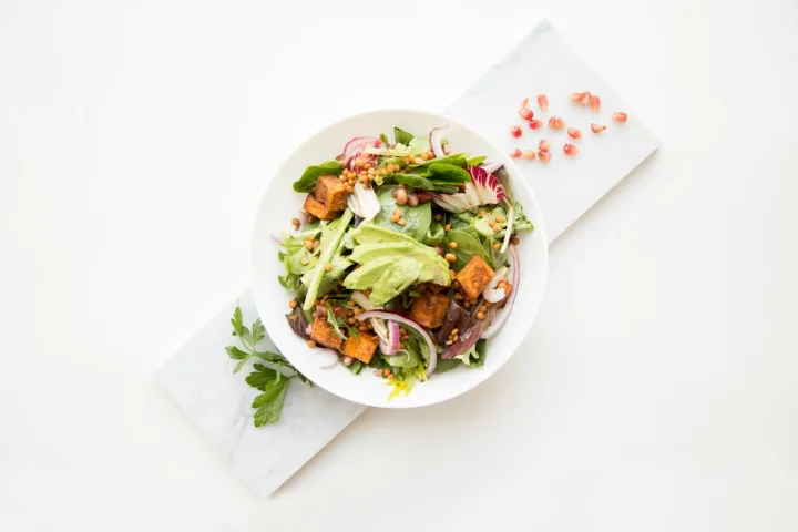 Booking a vegetarian restaurant in Hai Phong for a group